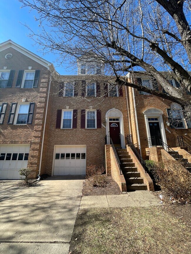 Building Photo - Luxurious And Spacious 3 Bed 2 Bath Brick Townhouse In Tysons Station