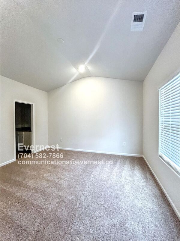 Building Photo - 129 Lightning Dr