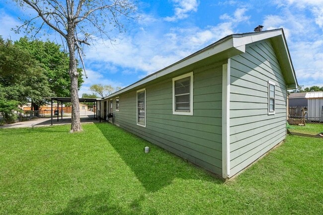 Building Photo - 13710 Brownsville St