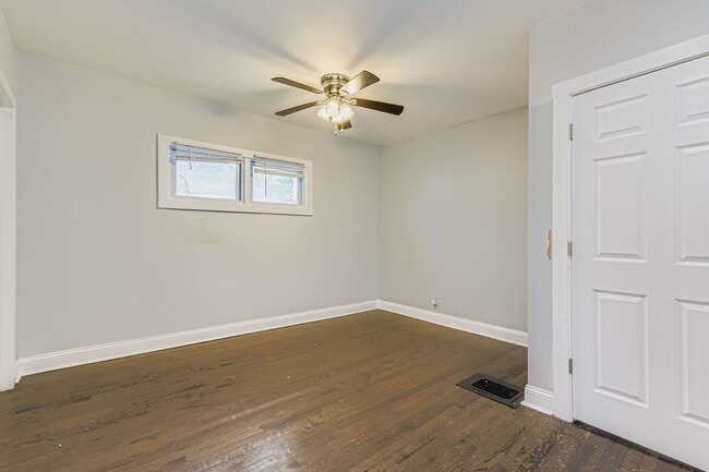 Building Photo - 7356 N Ashland Blvd