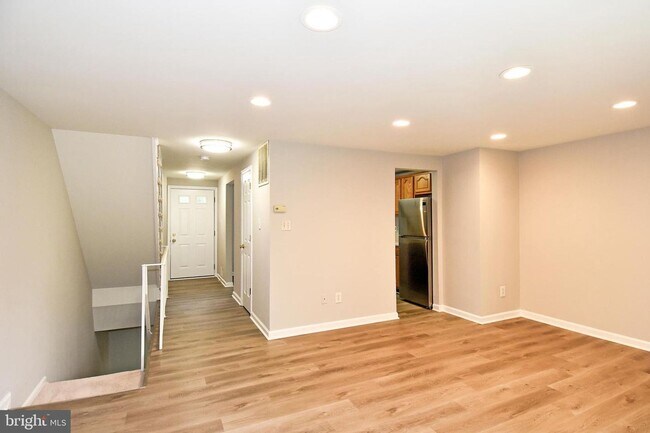 Building Photo - Available immediately!