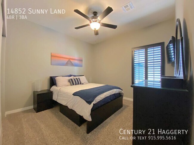 Building Photo - Gorgeous 4 Bedroom Refrig A/C Home