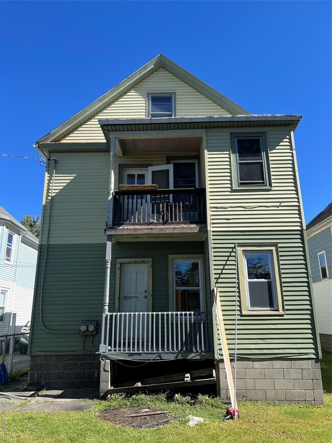 Building Photo - 46 Manitou Ave