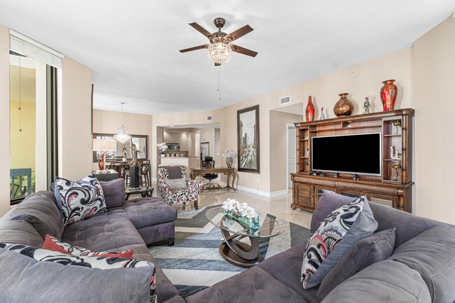 Building Photo - 701 S Olive Ave