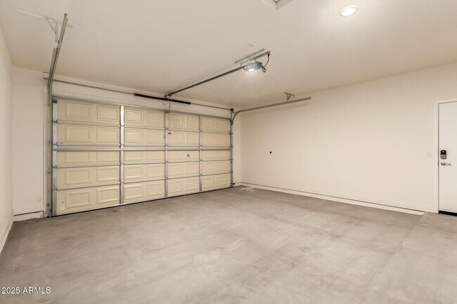 Building Photo - 129 W Latona Rd