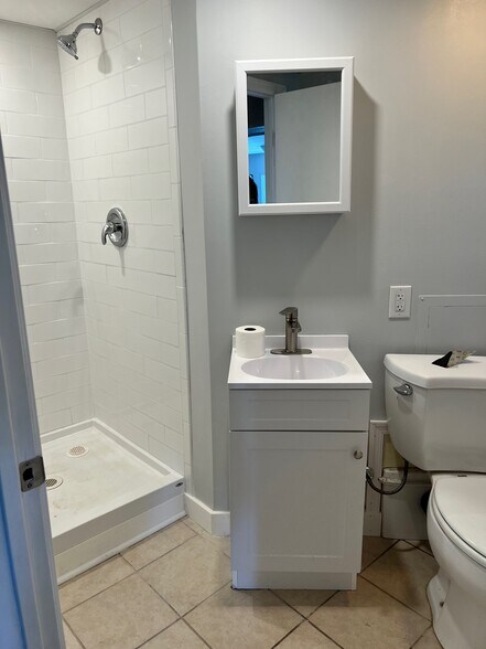 Building Photo - 410 Hillview Plz