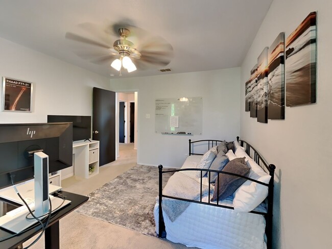 Building Photo - $500 off FIRST FULL MONTH RENT WITH MOVE I...