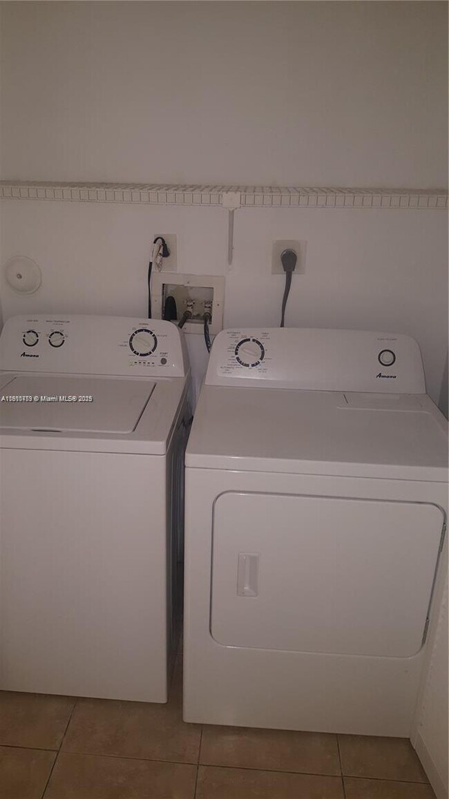 Building Photo - 731 Lyons Rd