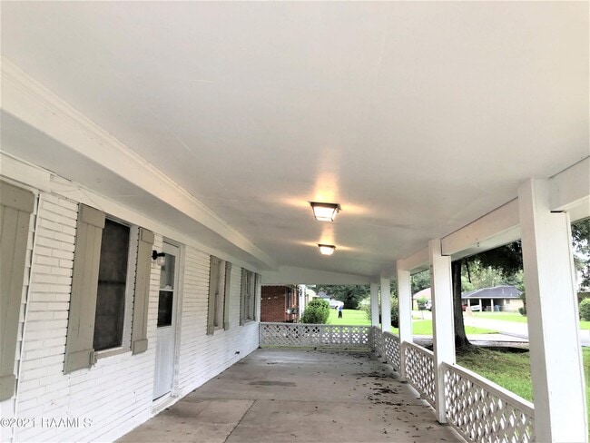 Building Photo - 113 Charlene Dr