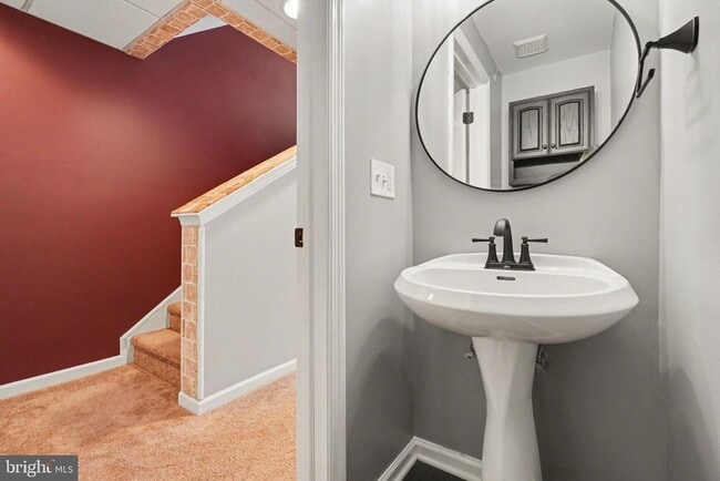 Building Photo - 54 Woodmyre Ln