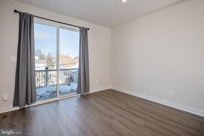 Building Photo - 1920 Four Roses St