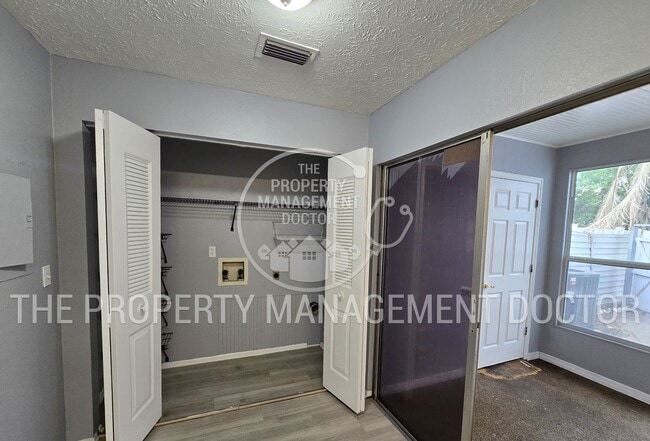 Building Photo - MOVE IN SPECIAL - 4BR/2.5BA Tampa Home | Dual Kitchen Areas, Private Bedroom & Fresh Updates