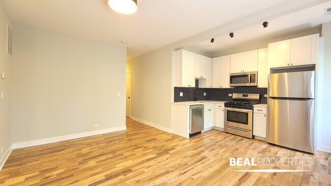 Building Photo - 654 W Wrightwood Ave