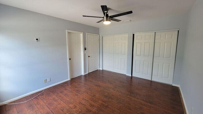 Building Photo - 556 Holly Dr