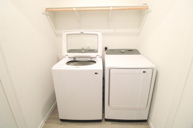 Building Photo - 3642 Millbrook Wy