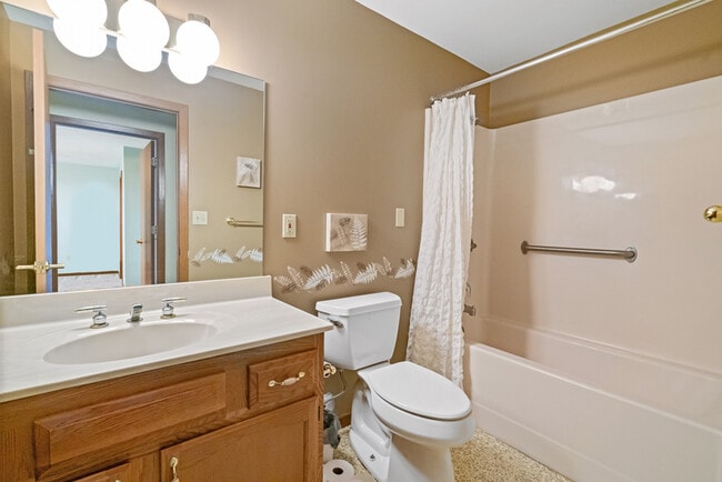 Building Photo - 702 Dehaven Ct