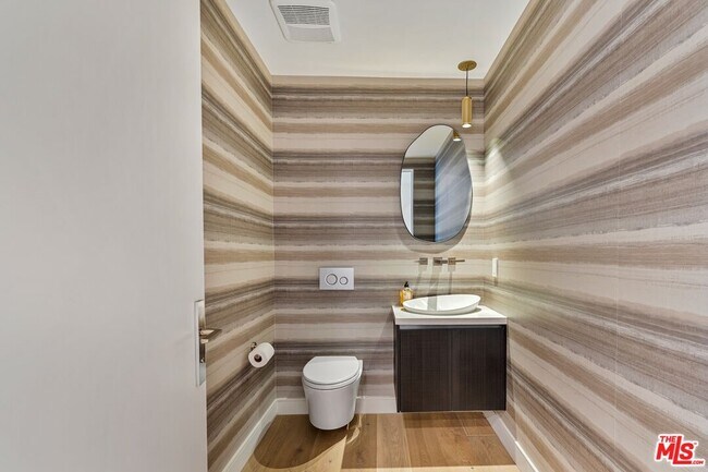 Building Photo - 505 S Barrington Ave