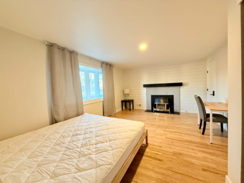 Building Photo - 9989 Dodge Dr