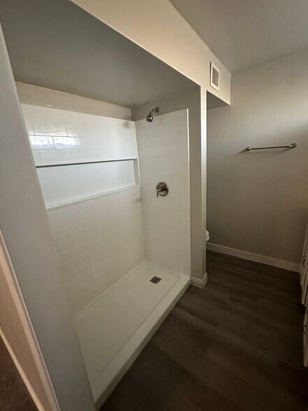 Building Photo - 3502 W Willow Ave