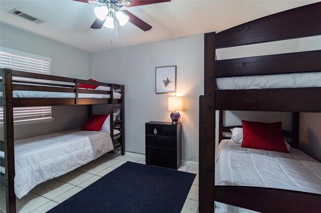 Building Photo - 13414 Creek Springs Dr