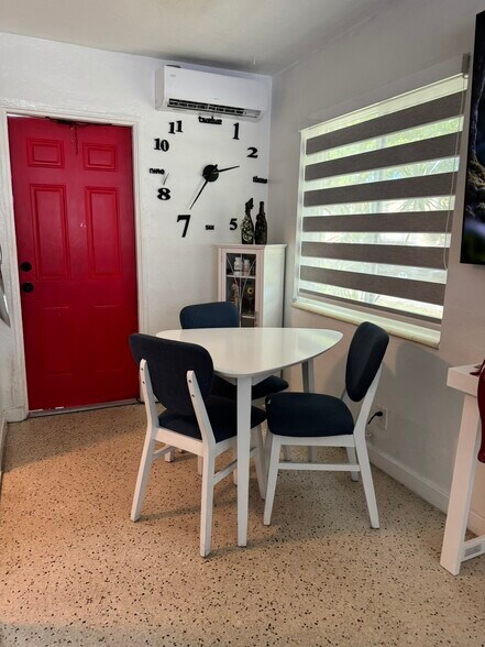 Building Photo - 1906 Rodman St