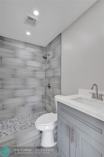 Building Photo - 2614 W 65th St