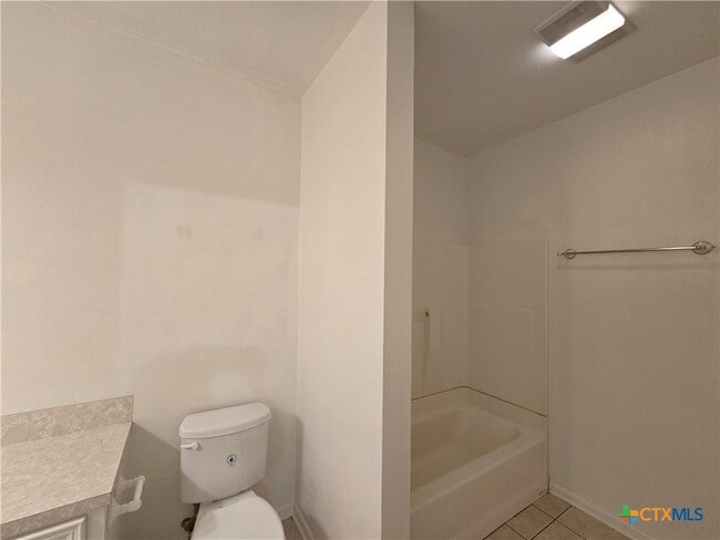 Building Photo - 1401 W Ave B