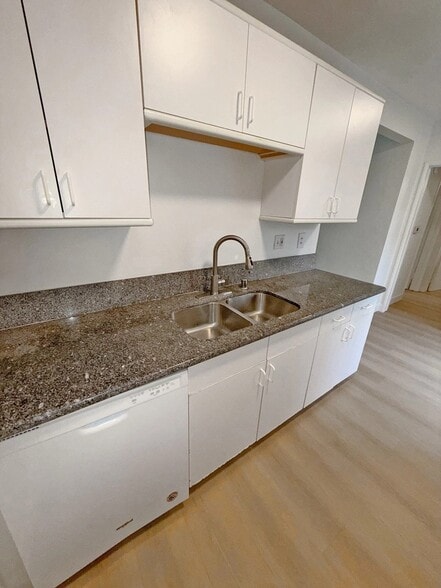 Building Photo - 4402 Mammoth Ave