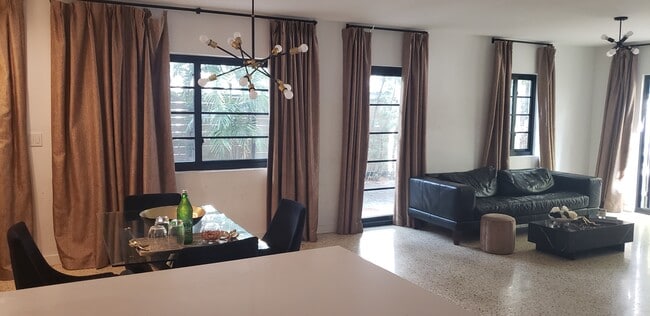 Building Photo - 1120 7th St