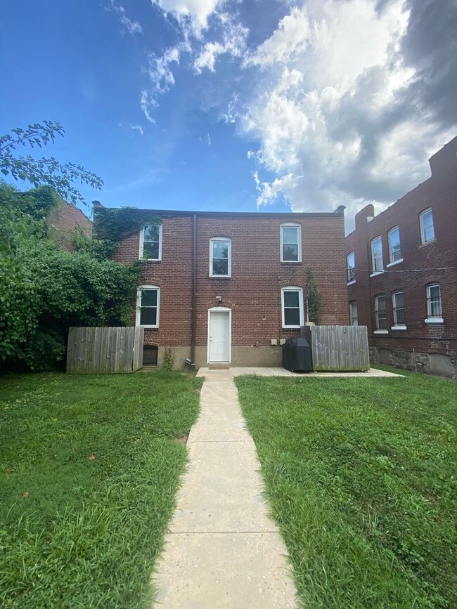 Building Photo - 4217 Blaine Ave