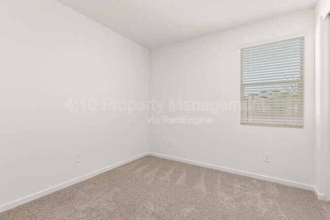 Building Photo - 35405 W Catalan St