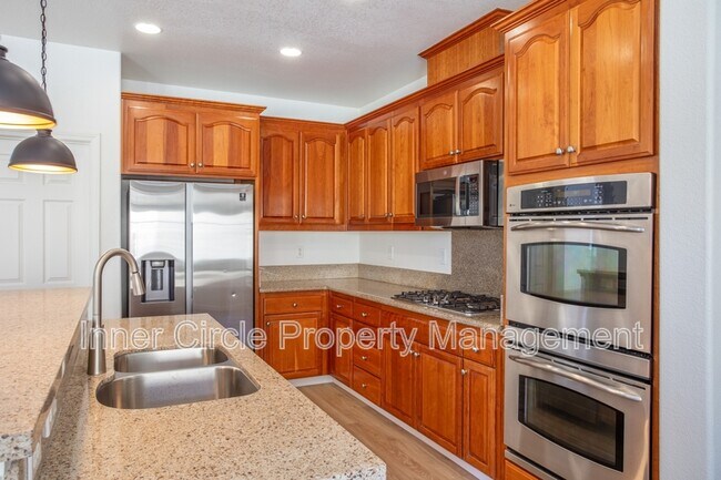 Building Photo - 5560 McFarlan Ranch Dr