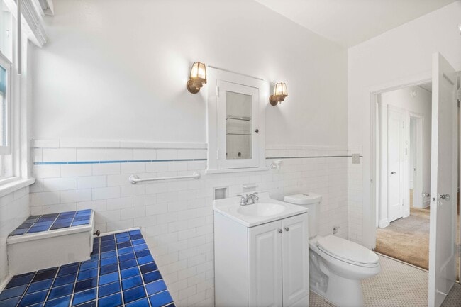 Building Photo - 645 S Detroit St