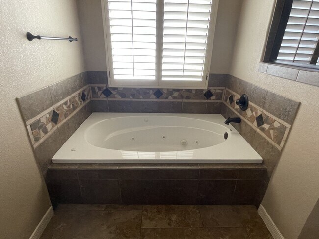 Building Photo - 3132 Tunnel Point Way