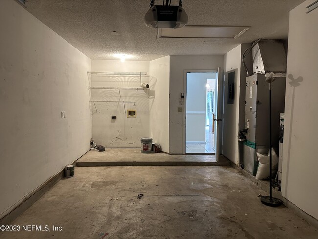 Building Photo - 1127 Cove Landing Dr