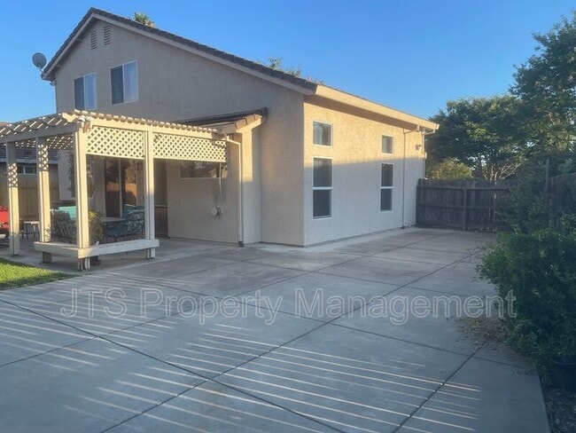 Building Photo - 3232 Balada Way