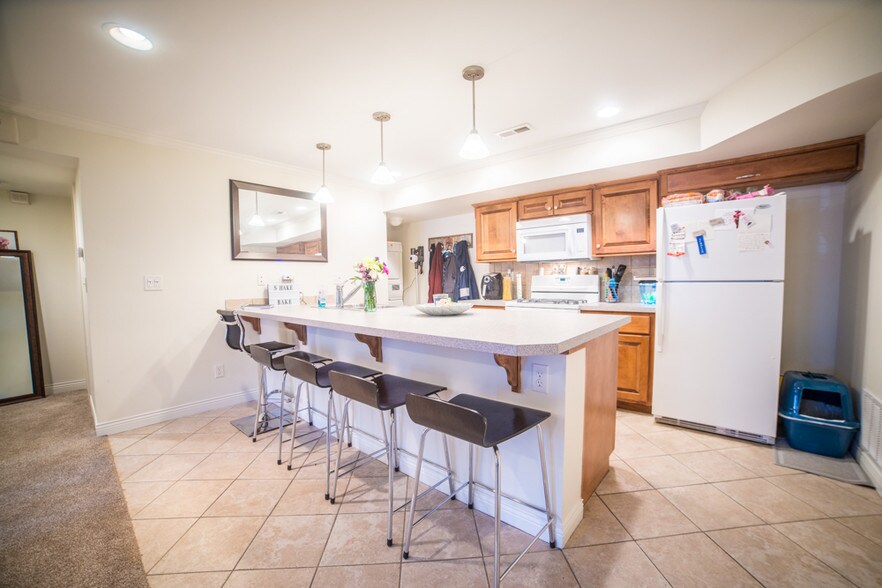 Building Photo - 4000 Oak St