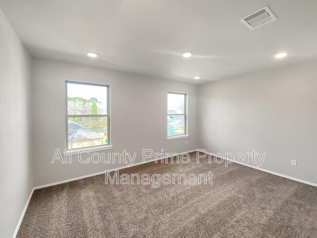 Building Photo - 807 Commanche Rd