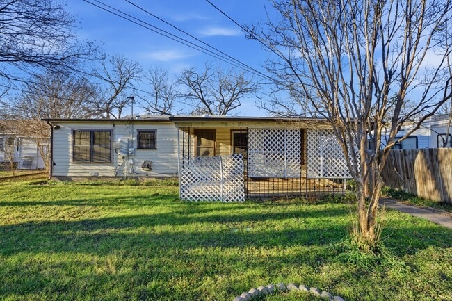 Building Photo - 4020 Maple Ave