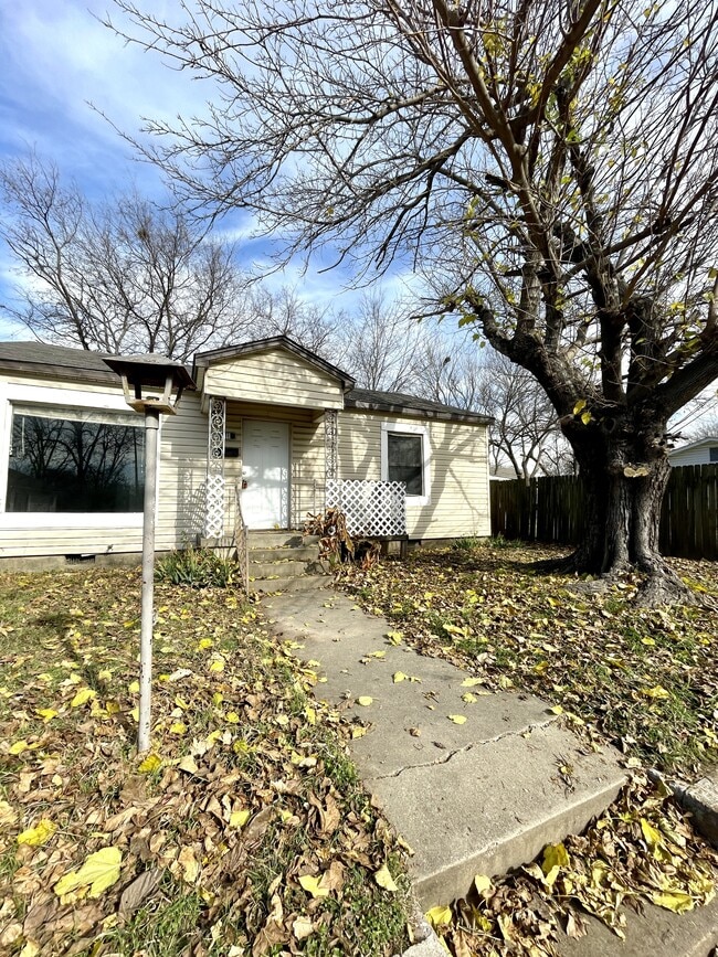 Building Photo - 111 5th Ave NW