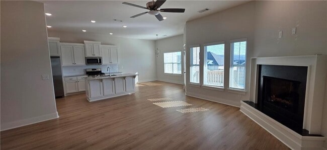 Building Photo - 921 Round Top St