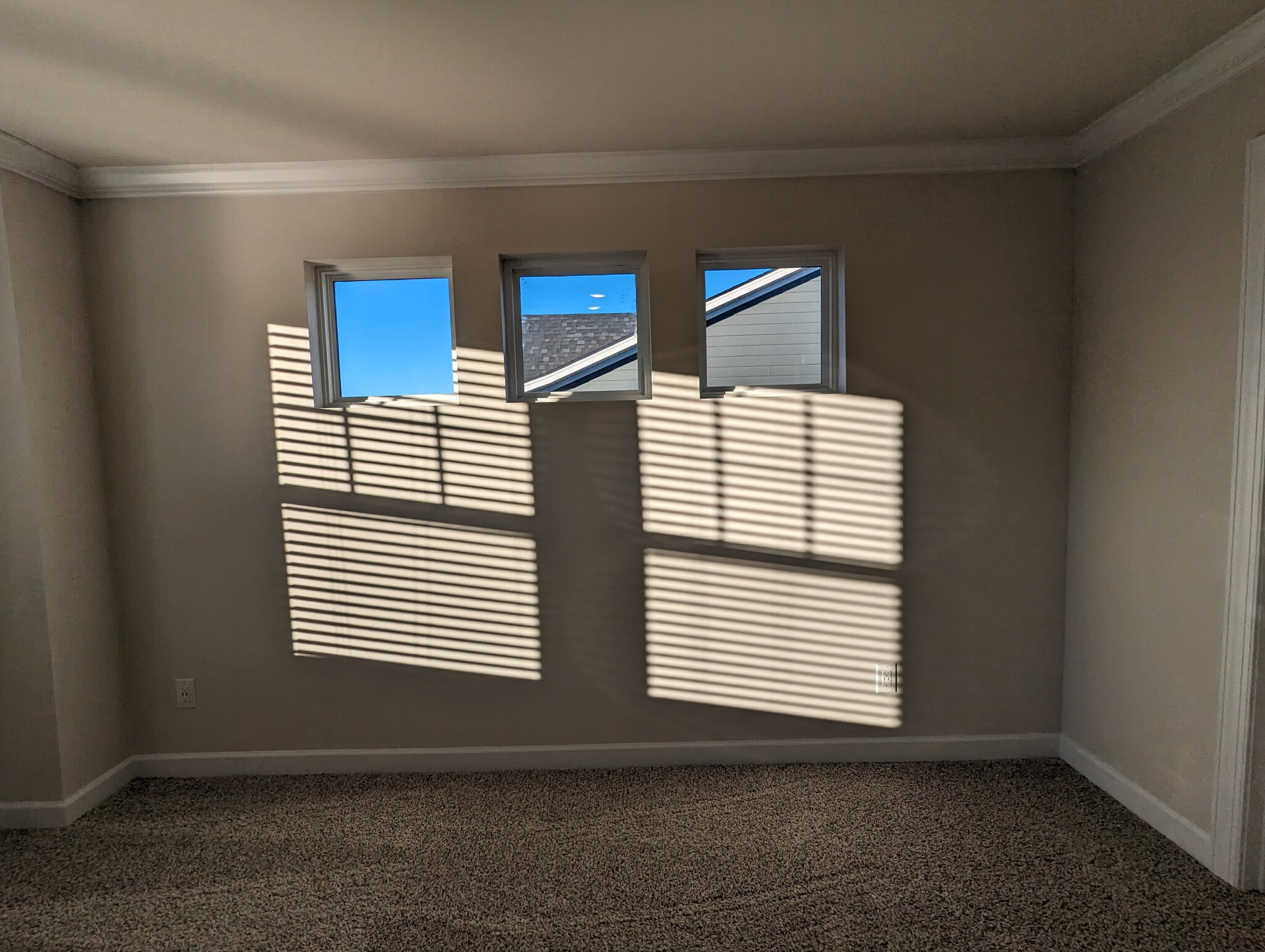 Building Photo - Room in Townhome on Memorial Pkwy