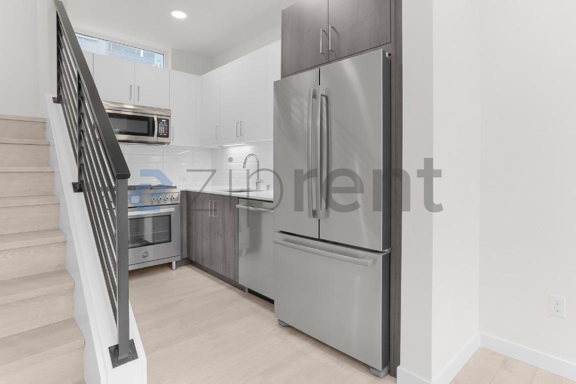 Building Photo - Unit C