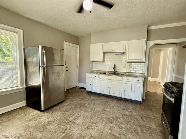Building Photo - 2602 Vega Ave