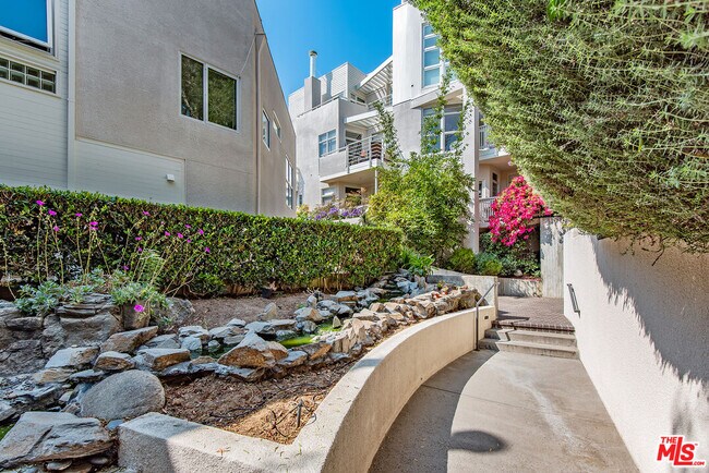 Building Photo - 2913 3rd St