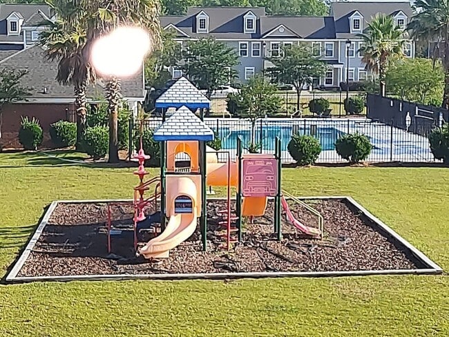 Building Photo - 611 Atkinson Dr