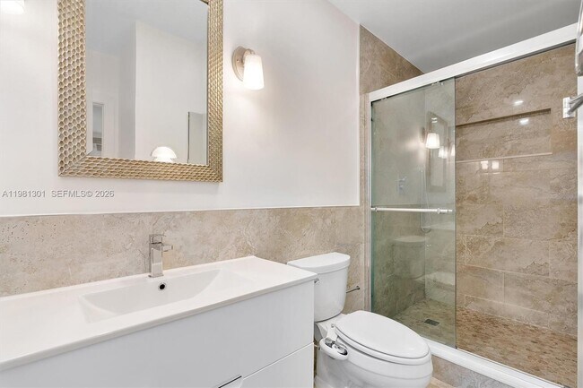 Building Photo - 300 187th St