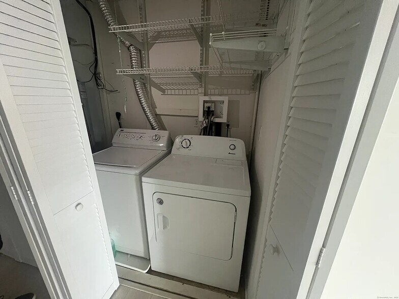 Building Photo - 1460 Elm St