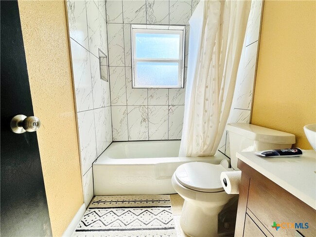 Building Photo - 1006 Missouri Ave