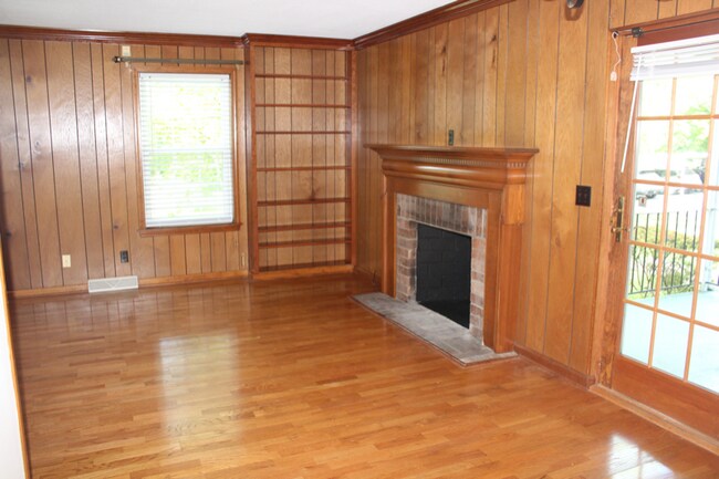 Building Photo - 611 E Mountcastle Dr
